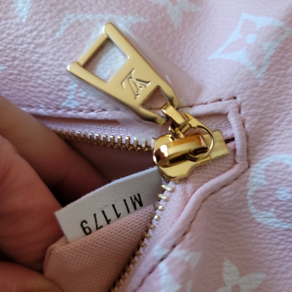 Louis Vuitton Giant Monogram Red Bumbag, Waist Bag Canvas Limited Edition - Picture 4 of 17